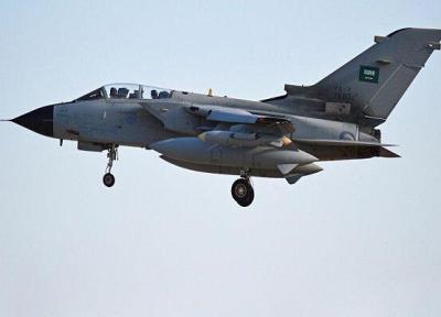 بمباران بامدادی فرودگاه مرکز یمن از سوی جنگنده های سعودی